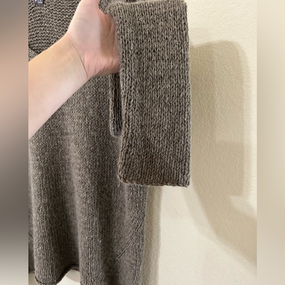 Vince Brown Long Sleeve V-Neck Sweater Size Medium Wool Linen Blend Marled Knit - Picture 10 of 10